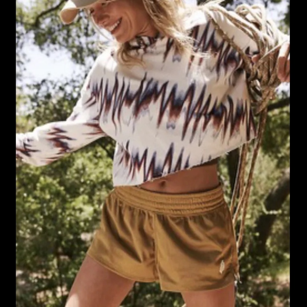 NWOT FREE PEOPLE movement halftime printed crop hoodie in blue wine size XS-S